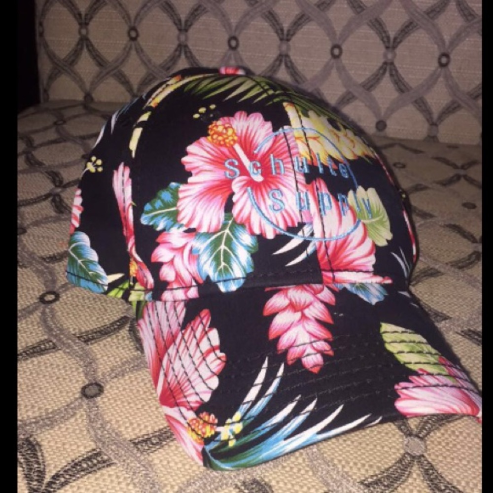 Hawaiian styled baseball cap 🌸🌿